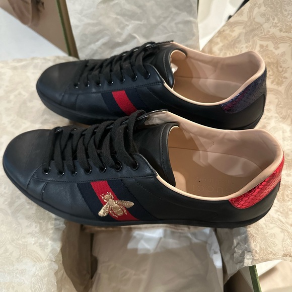 Gucci Black Ace Embroidered Bee Leather Sneaker - Picture 1 of 5